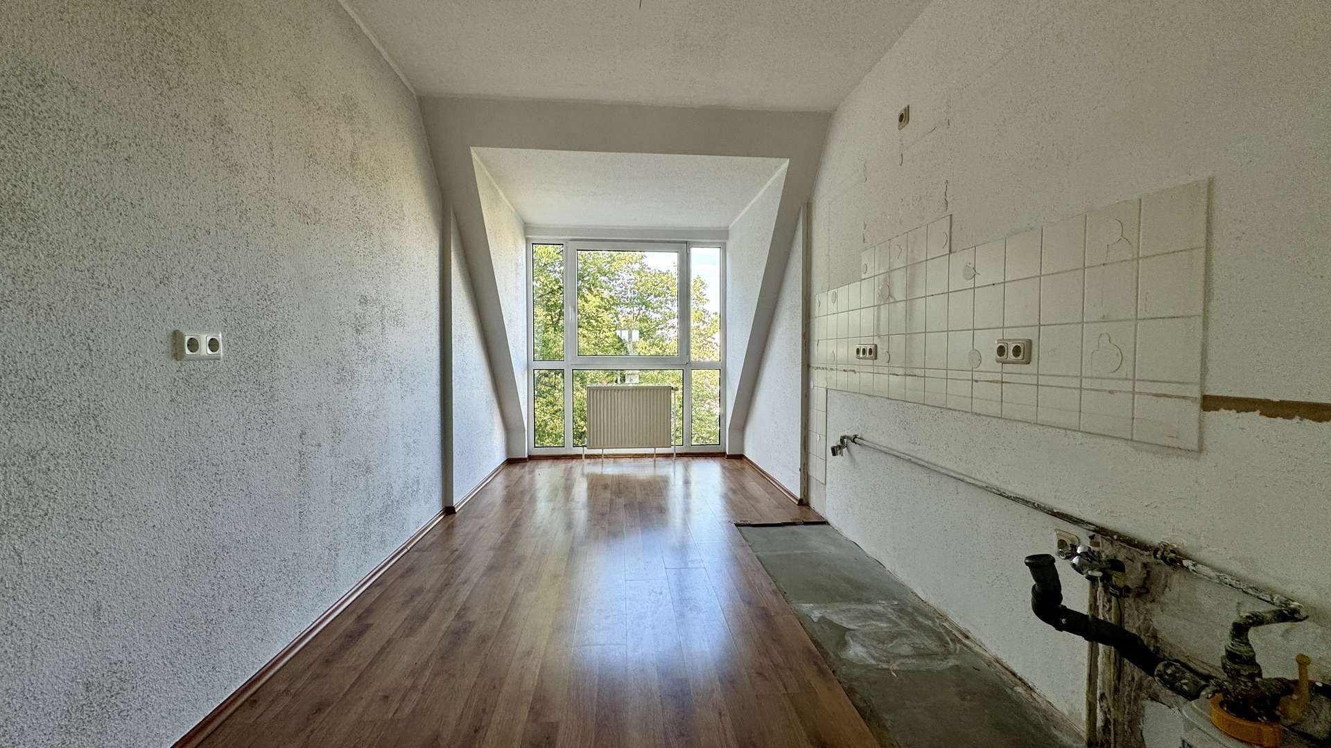 Großzügige 3-Zimmer-Dachgeschosswohnung mit Balkon und toller Anbindung in historischer Lage – Berlin