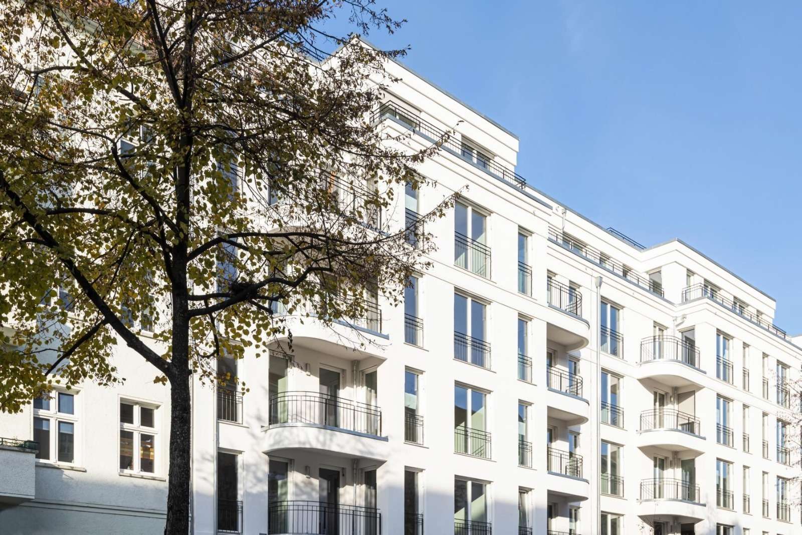 Luxuriöse 6-Zimmer-Wohnung mit Fahrstuhl (TG-Stellplatz vorhanden) – Berlin