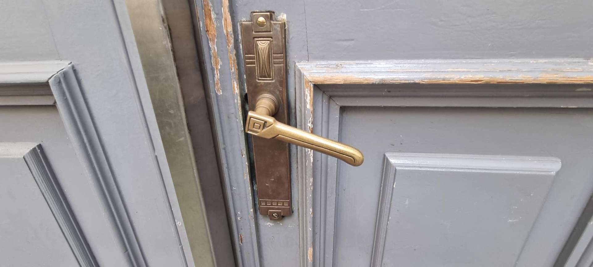 Vermietete Altbauwohnung mit Balkon in bester Kiezlage – Berlin