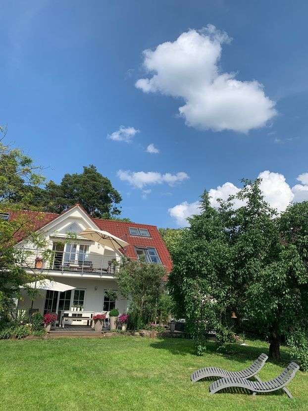 Lichtdurchflutetes Architektenhaus in traumhafter Seelage – Falkensee