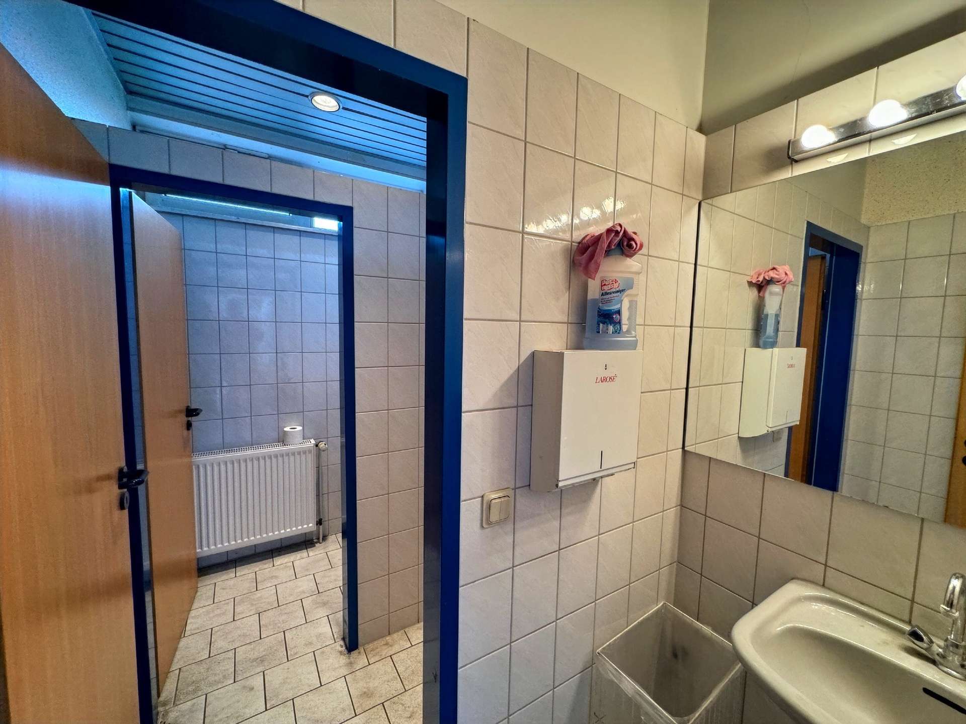 Großzügiges Gewerbegrundstück mit Bürogebäude und Hallen – Zerbst/Anhalt