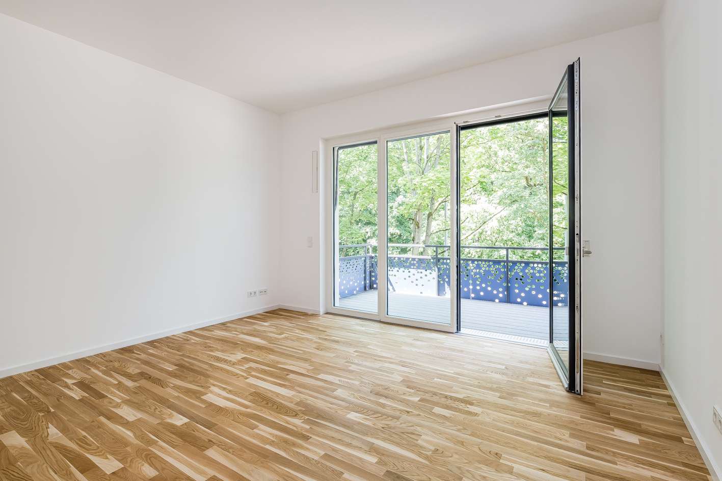 Fertiggestellte 2 Zimmer Neubau Etagenwohnung mit großem Balkon, Stellplatz und Keller – Berlin