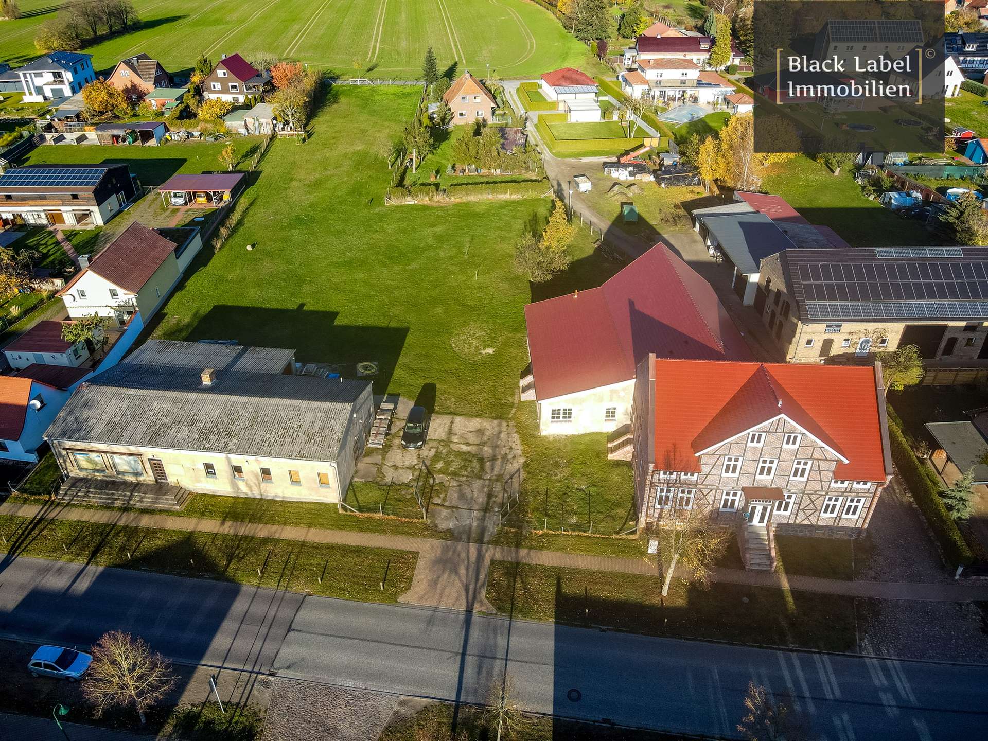 MFH auf riesigem Grundstück in Groß Pankow, ideal für die Kombination aus Wohnen und Gewerbe – Groß Pankow (Prignitz)