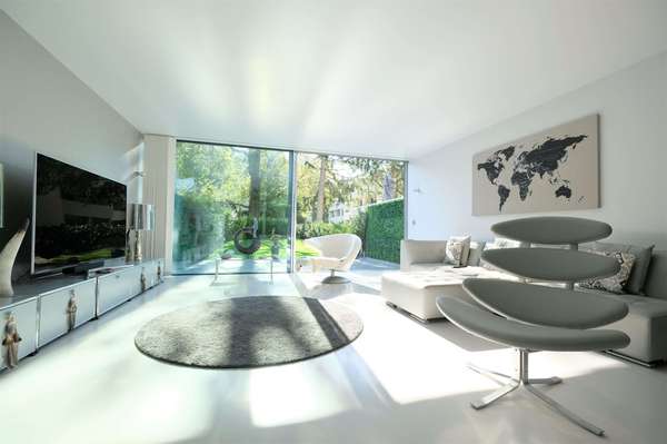 Außergewöhnliches Wohnerlebnis: Design-Townhouse am Hagenplatz mit Pool & Garage