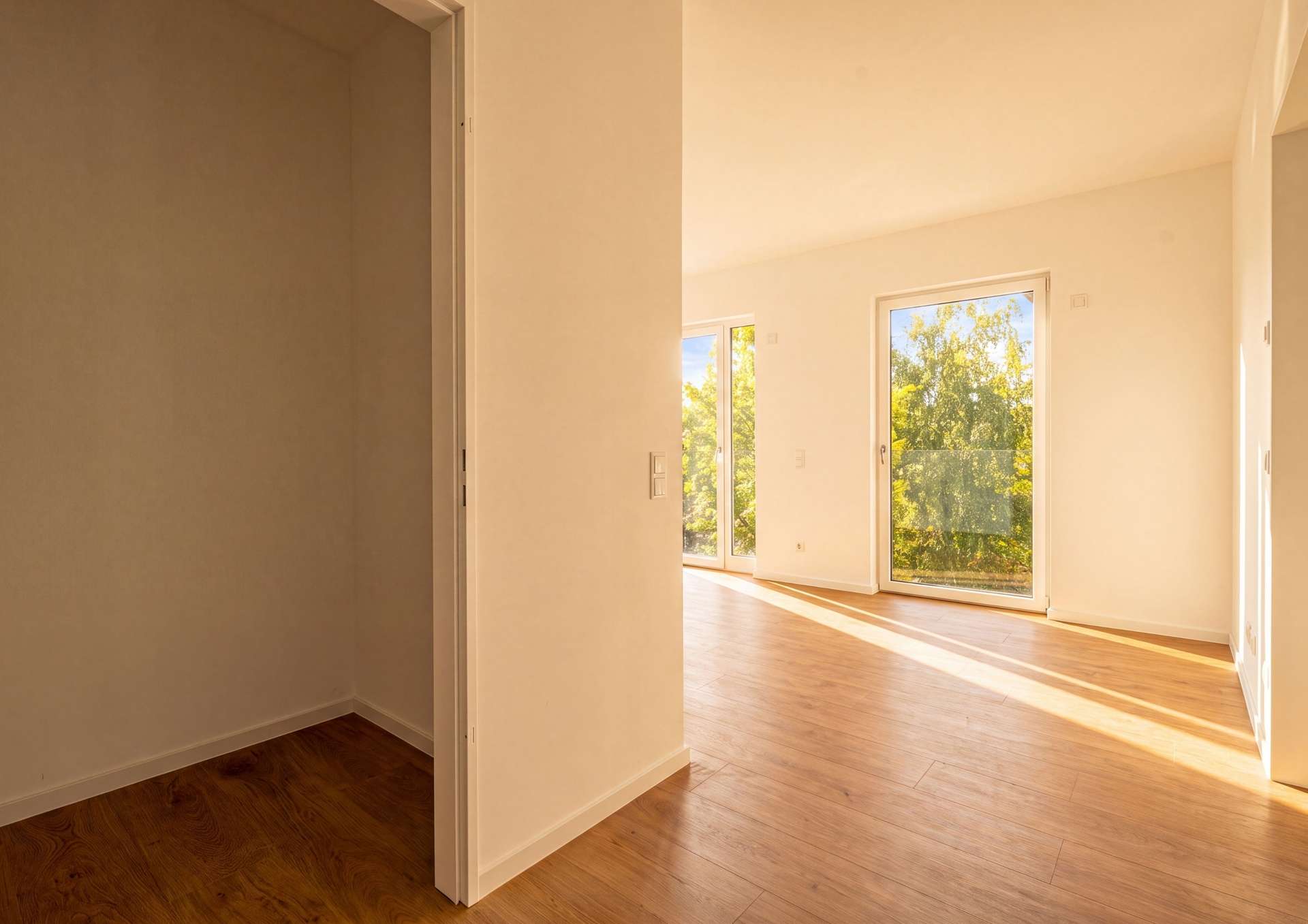 Wohnraum mit Übergang zum Flur