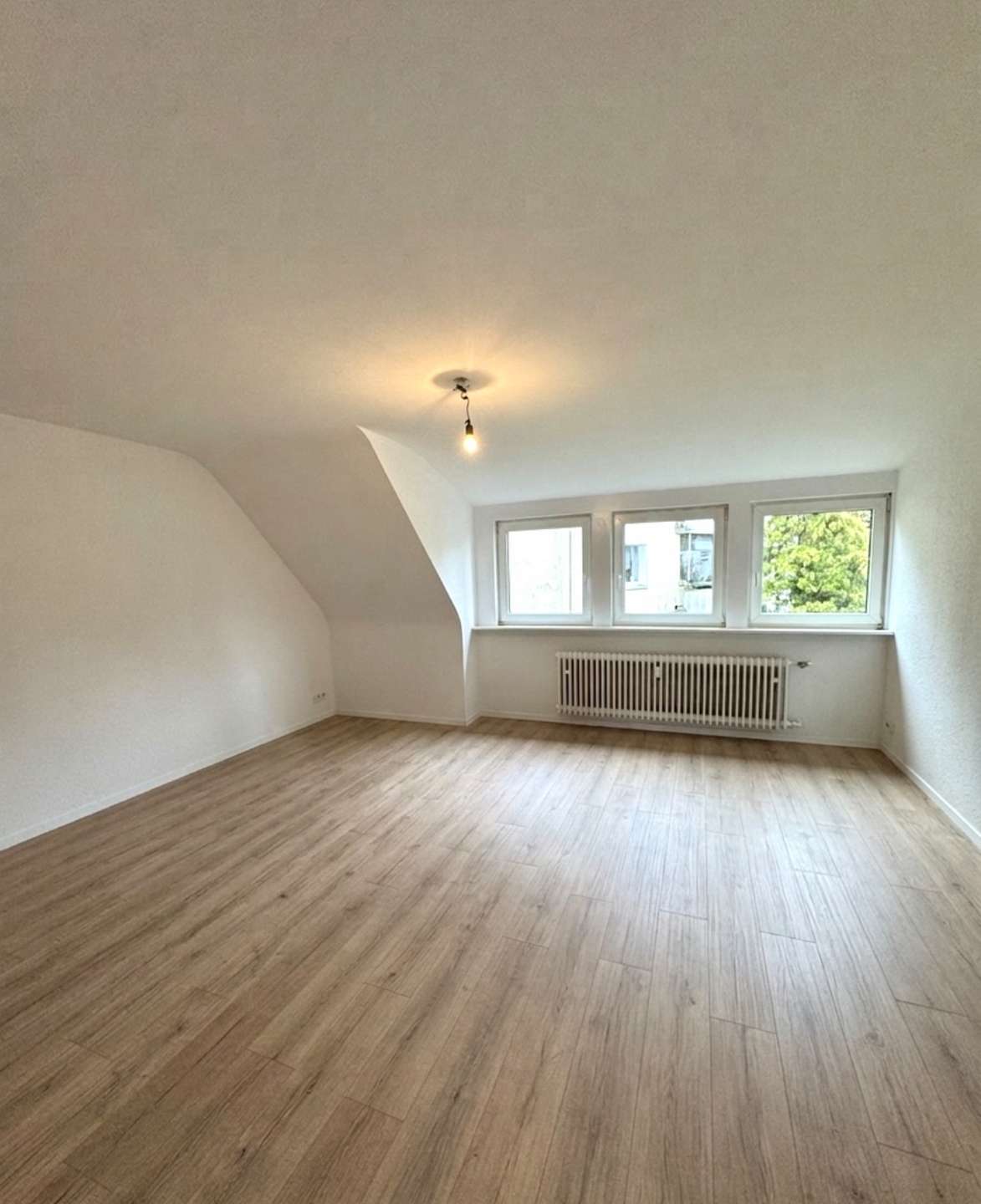 Wohnzimmer – 3 Zimmer Dachgeschosswohnung in 58332 Schwelm