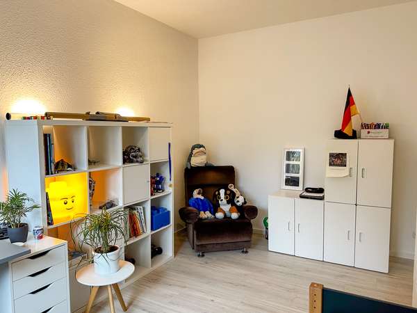 Traumwohnung im 2 Familienhaus mit Dachterrasse + Loggia + Garage — Bild 19 von 20