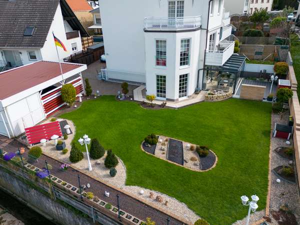 Einmalig!! Großzügiges Domizil mit Garten!! Warum bauen, wenn ich gleich einziehen kann? — Bild 3 von 25