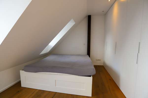 Wunderschöne, loftartige Dachgeschosswohnung in kernsaniertem Altbau! — Bild 10 von 15