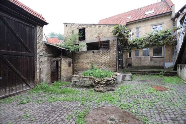 Sanierungsbedürftiges 1-3 Familienhaus mit Scheune & großem Innenhof — Bild 11 von 55
