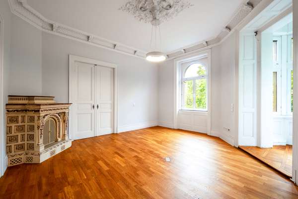 Stilvolle Altbauetage in denkmalgeschütztem Prachtbau – Exklusives Wohnen in bester Mainzer Lage — Bild 23 von 33