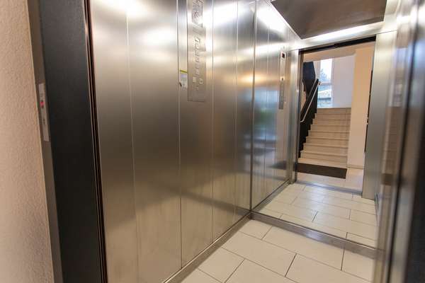 Lichtdurchflutetes Wohnerlebnis in Wiesbaden – 3-Zimmerwohnung mit sonnigem Balkon! — Bild 17 von 19