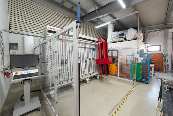 Attraktive Gewerbehalle mit Büroräumen und Stellplätzen — Bild 20 von 33
