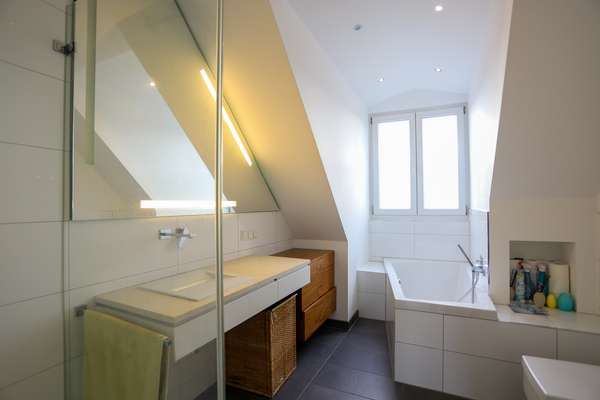Wunderschöne, loftartige Dachgeschosswohnung in kernsaniertem Altbau! — Bild 13 von 15