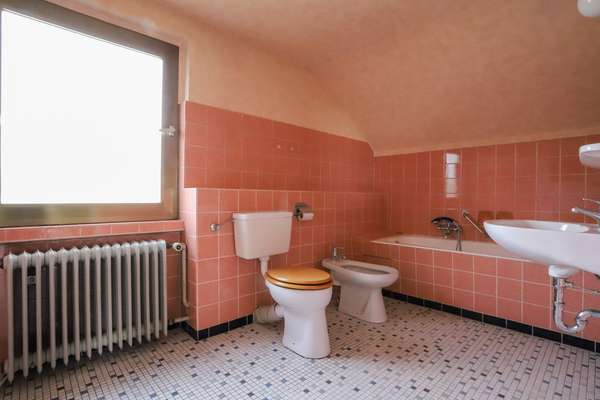 Charmantes freistehendes Einfamilienhaus in beliebter Lage von Harxheim! — Bild 19 von 21