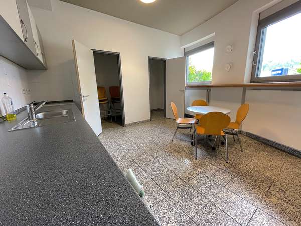 Über 640 qm Bürofläche mit Empfang in Idstein! — Bild 8 von 16
