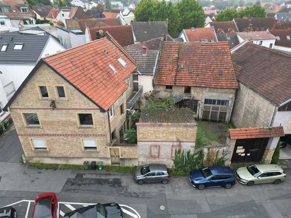 Sanierungsbedürftiges 1-3 Familienhaus mit Scheune & großem Innenhof — Bild 5 von 55