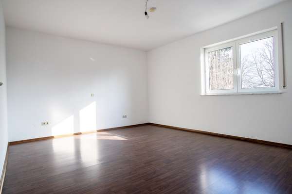 Sonnenverwöhnte 3 Zimmer - Wohlfühlwohnung mit Balkon und Tiefgaragenstellplatz — Bild 7 von 15