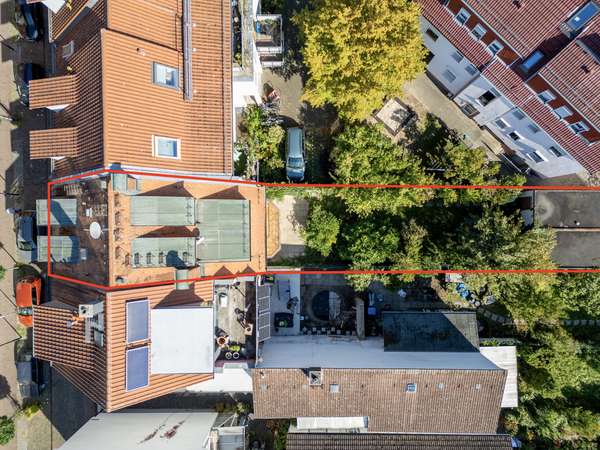 Urbanes Wohnen & ein hohes Maß an Lebensqualität: Charmantes Einfamilienhaus mit Einliegerwohnung — Bild 2 von 31