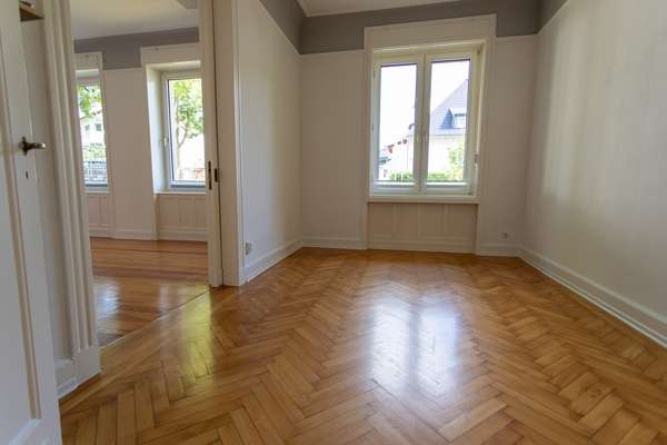 Geräumige 3-Zimmer Altbauwohnung mit Balkon – Ihr neues Zuhause! — Bild 4 von 13