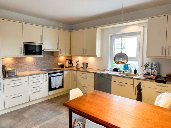 Traumwohnung im 2 Familienhaus mit Dachterrasse + Loggia + Garage — Bild 7 von 20