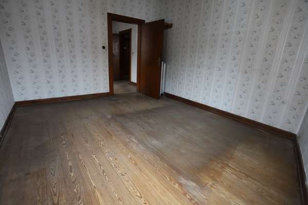 Sanierungsbedürftiges 1-3 Familienhaus mit Scheune & großem Innenhof — Bild 42 von 55