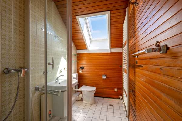 Raumwunder mit ausgebautem Dachgeschoss – Reihenmittelhaus mit Gestaltungspotential — Bild 26 von 32