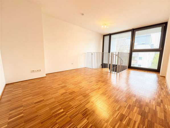Loftfeeling auf zwei Ebenen – außergewöhnliche Maisonette mit großem Balkon — Bild 8 von 9