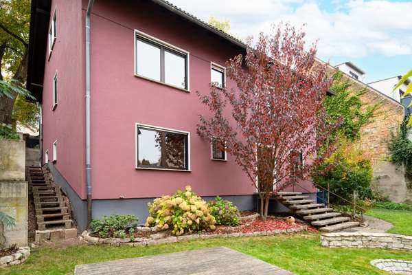 Viel Platz, viele Möglichkeiten: 2 Familienhaus mit großem Gartenparadies — Bild 5 von 32