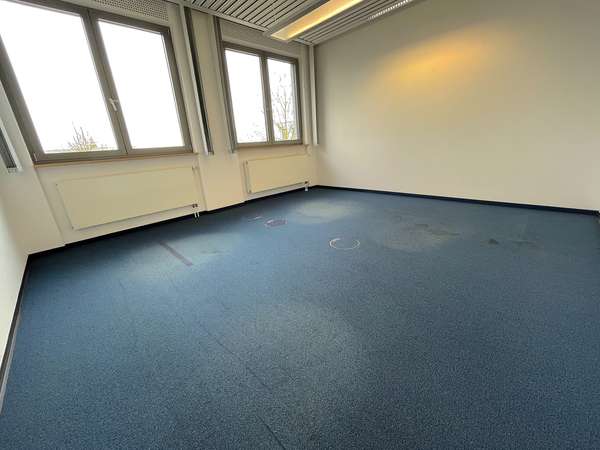 Über 640 qm Bürofläche mit Empfang in Idstein! — Bild 11 von 16