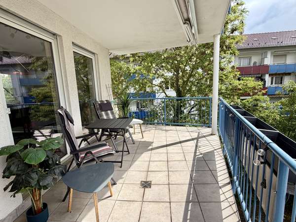 Sonnige 3-Zimmer Wohnung mit Balkon und Tiefgarage — Bild 3 von 13