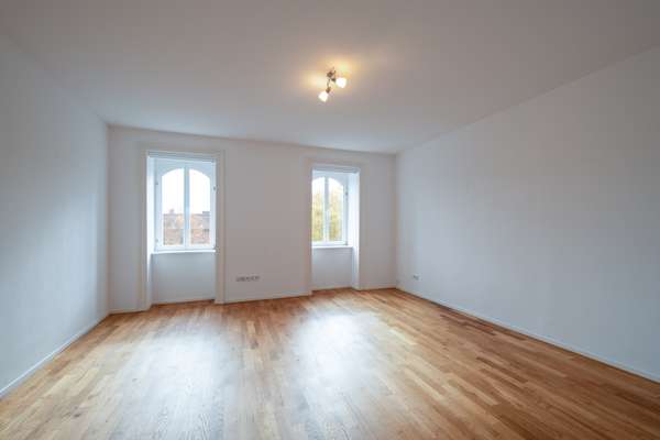 Außergewöhnliche Dachgeschosswohnung in denkmalgeschütztem Prachtbau in bester Lage von Mainz — Bild 2 von 23