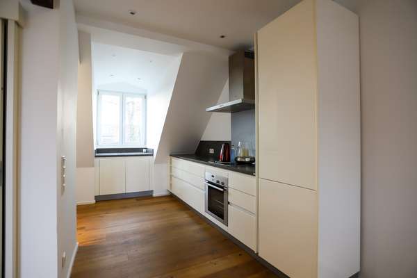 Wunderschöne, loftartige Dachgeschosswohnung in kernsaniertem Altbau! — Bild 6 von 15