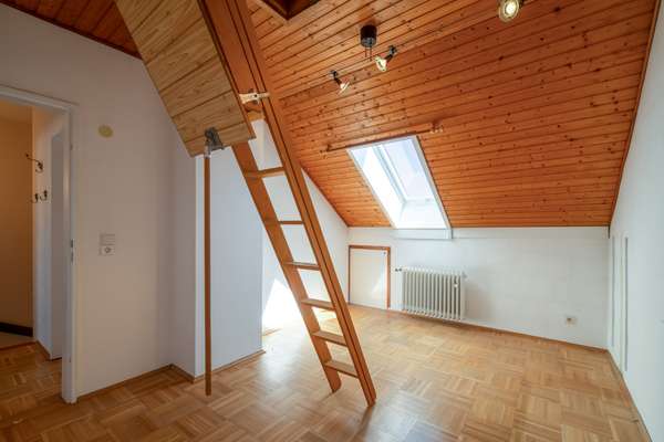 Raumwunder mit ausgebautem Dachgeschoss – Reihenmittelhaus mit Gestaltungspotential — Bild 22 von 32