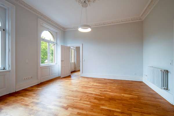 Stilvolle Altbauetage in denkmalgeschütztem Prachtbau – Exklusives Wohnen in bester Mainzer Lage — Bild 30 von 33