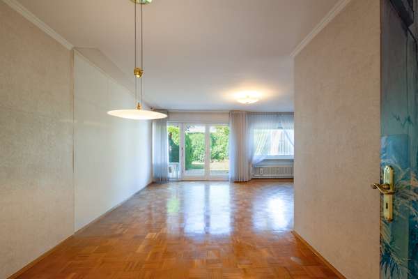 Raumwunder mit ausgebautem Dachgeschoss – Reihenmittelhaus mit Gestaltungspotential — Bild 7 von 32