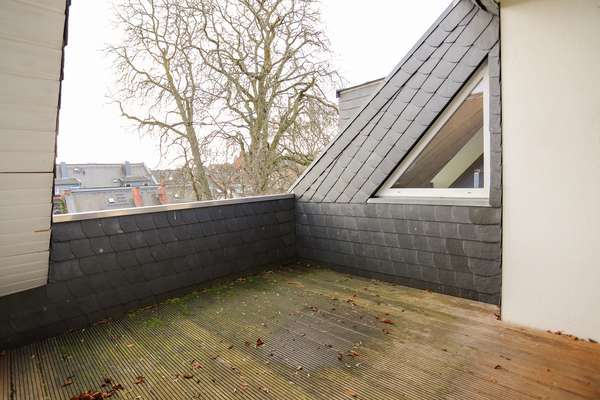 Wunderschöne, loftartige Dachgeschosswohnung in kernsaniertem Altbau! — Bild 4 von 15