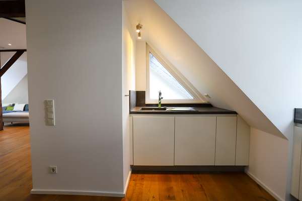 Wunderschöne, loftartige Dachgeschosswohnung in kernsaniertem Altbau! — Bild 8 von 15