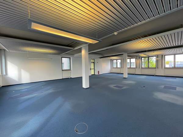 Über 640 qm Bürofläche mit Empfang in Idstein! — Bild 10 von 16