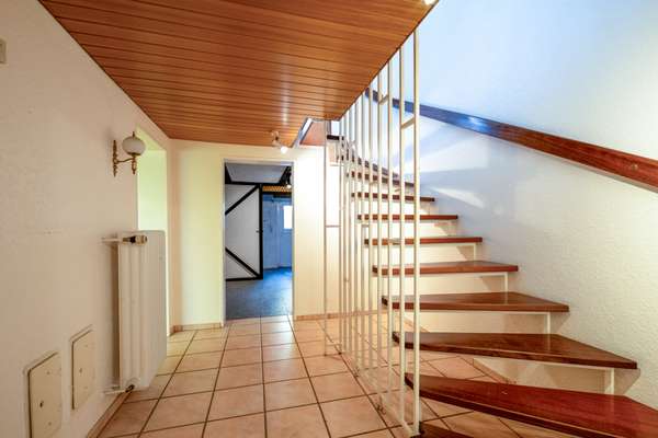Raumwunder mit ausgebautem Dachgeschoss – Reihenmittelhaus mit Gestaltungspotential — Bild 27 von 32