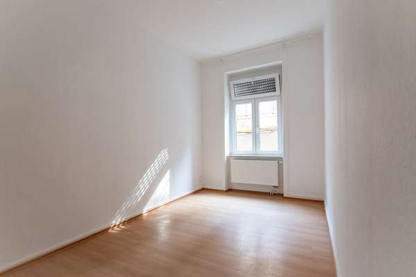 Schöne 3-Raum-Hochparterre-Wohnung im Wiesbadener Altbau! — Bild 8 von 9