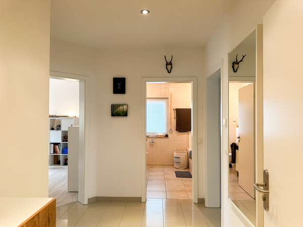 Traumwohnung im 2 Familienhaus mit Dachterrasse + Loggia + Garage — Bild 6 von 20