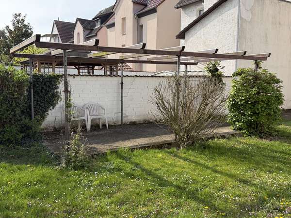 Historisches Mehrfamilienhaus mit drei Einheiten, großem Garten und Entwicklungspotenzial — Bild 22 von 25