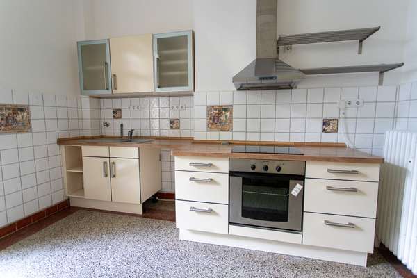 Geräumige 3-Zimmer Altbauwohnung mit Balkon – Ihr neues Zuhause! — Bild 7 von 13