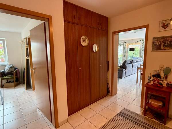 Sonnige 3-Zimmer Wohnung mit Balkon und Tiefgarage — Bild 6 von 13