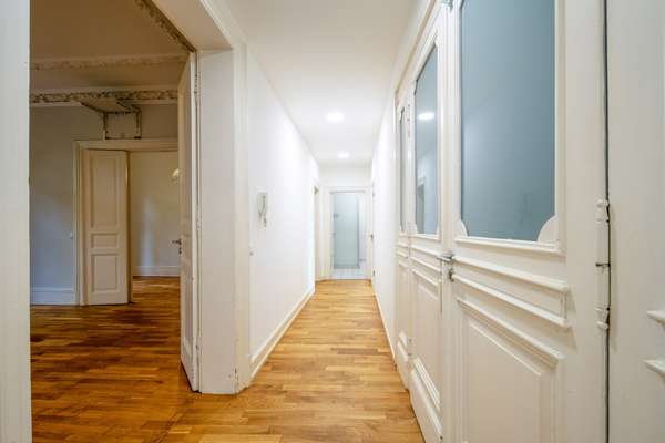 Stilvolle Altbauetage in denkmalgeschütztem Prachtbau – Exklusives Wohnen in bester Mainzer Lage — Bild 18 von 33