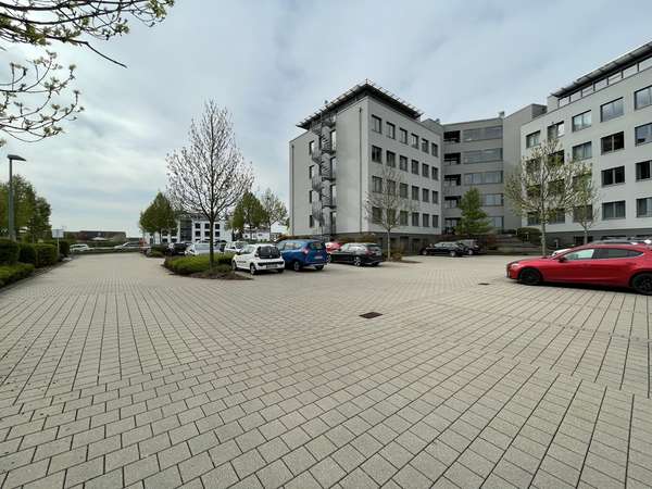 Lichtdurchflutetes Büro mit Blick auf den Telco Kreisel in Idstein! — Bild 4 von 14