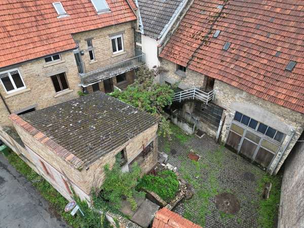 Sanierungsbedürftiges 1-3 Familienhaus mit Scheune & großem Innenhof — Bild 8 von 55