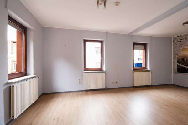 Verwunschenes Klinkerhaus mit großem Garten – sanierungsbedürftiges Liebhaberobjekt — Bild 5 von 8