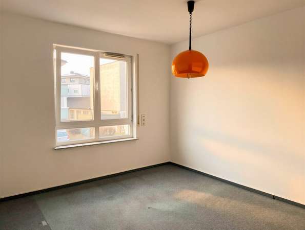 Frühlingsgefühle inklusive – Lichtdurchflutete 2-Zimmer-Wohnung mit Balkon in Frankfurts Osten — Bild 5 von 13